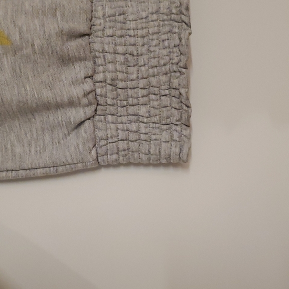 Alice-in-Wonderland gray crop sweatshirt elasticized waistband NWOT - Picture 7 of 8